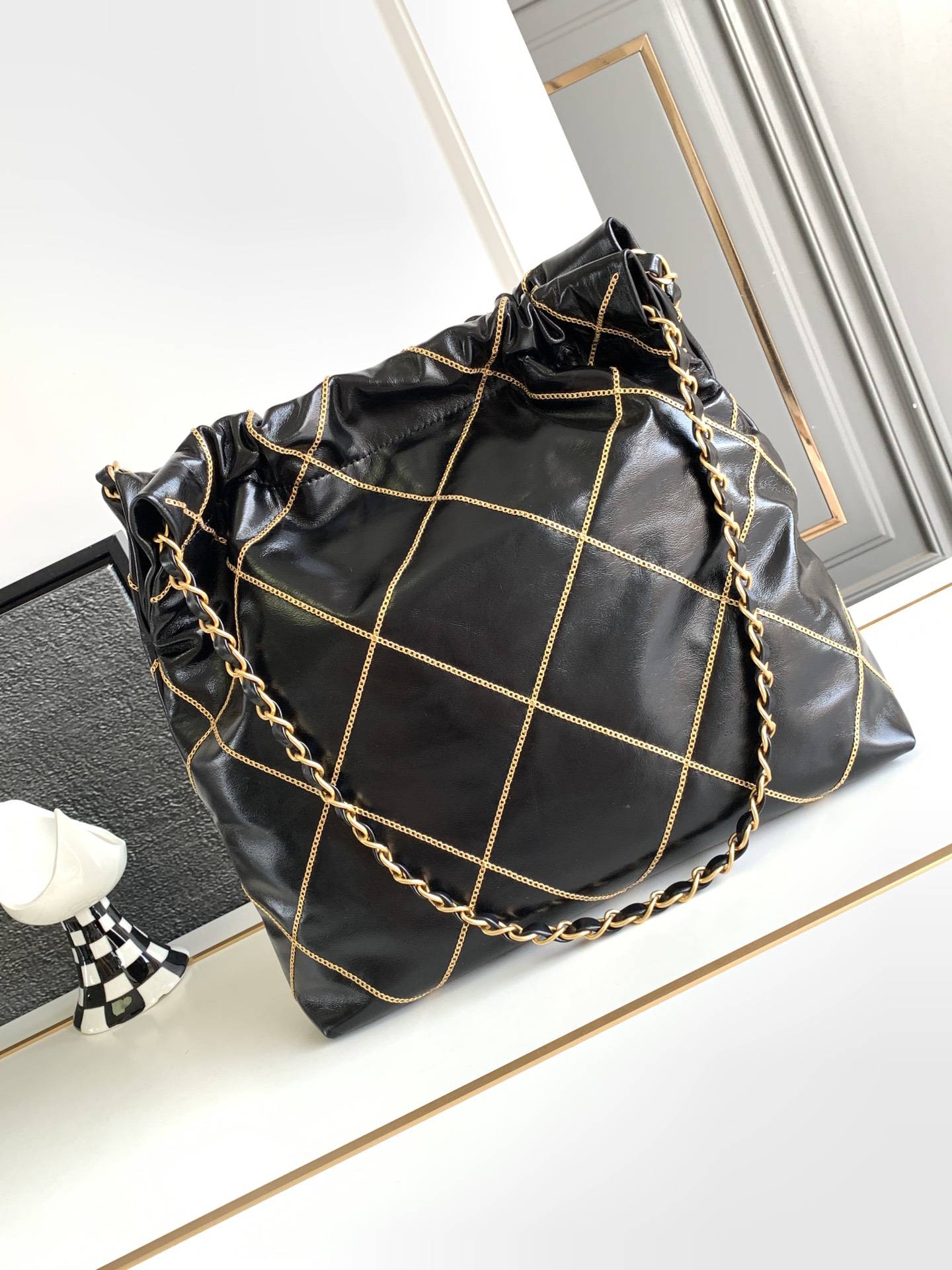 Chanel 22 Handbag 23B Shiny Calfskin Black Chain Quilt 35  x 37 x 7 cm